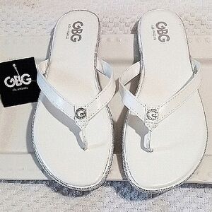 GBG Los Angeles ⚜️White Embelished Detail Sandals 10. ⚜️👑⚜️ Elegant!